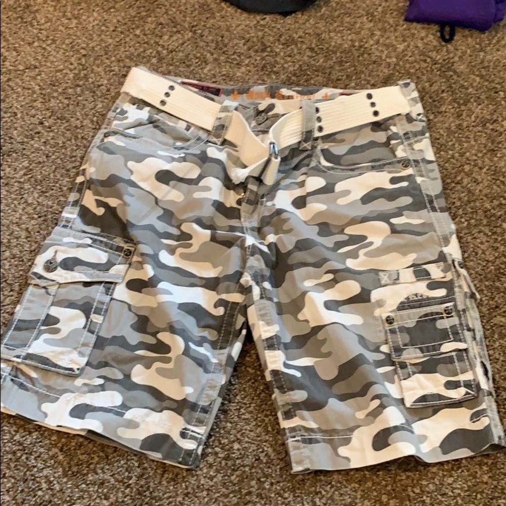 Men’s rock revival camp shorts